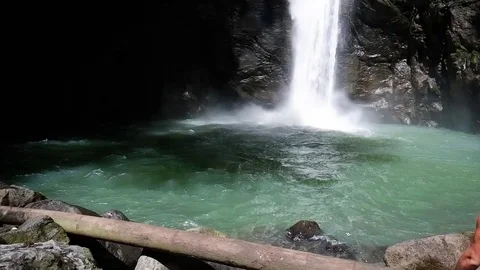 Guy goes to a big waterfall Video stock 122966552