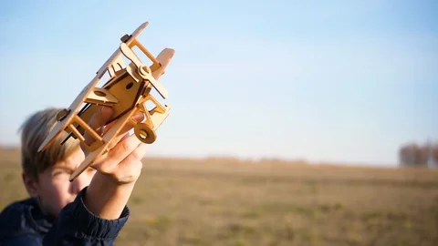 The guy holds a plane in his hand, simulates flight. Close up 库存影片 118294531