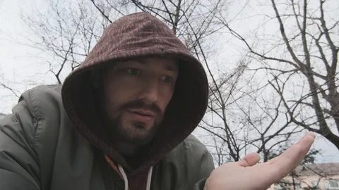 The guy in the hood says turning to the camera Vidéo 119672249