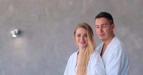 Guy hugs long haired blonde and couple poses for camera Vídeo Stock 130782265