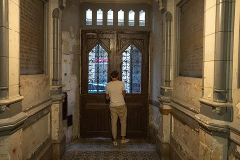 Guy inside a building leaving opening a gate Stock-Fotos