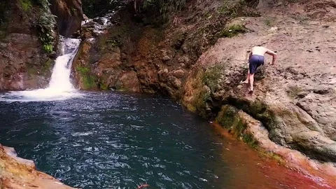 Guy jumped into a waterfall Video stock 122964784