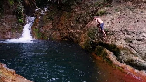 Guy jumped into a waterfall Video stock 122964818