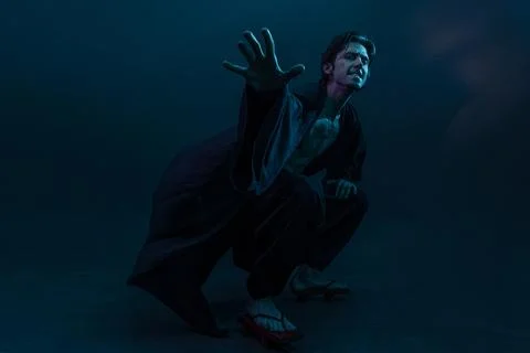 A guy in a kimono and geta in the image of a charismatic villain, Foto stock