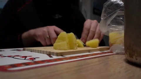 A guy with knife in his hands is slicing potatoes Video stock 230212925