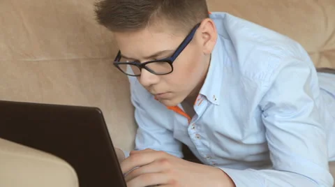 The guy with the laptop Stock-Footage 62959755