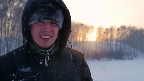 The guy laughing merrily in the winter, at sunset. snow winter landscape 库存影片 72116044