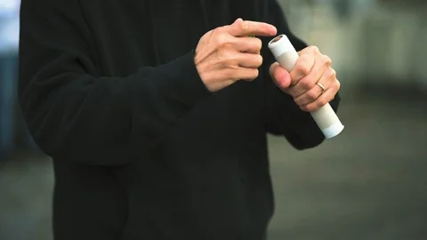 Guy lighting a smoke flare in slow motion 库存影片 126051743
