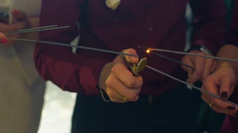 The guy lights a sparkler Видео 129723777