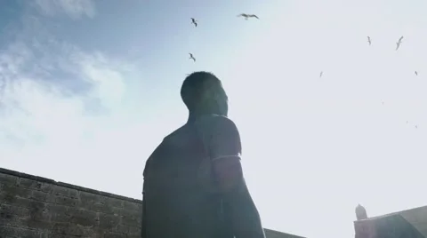 Guy looking at the birds in the sky 13 Видео 67532719