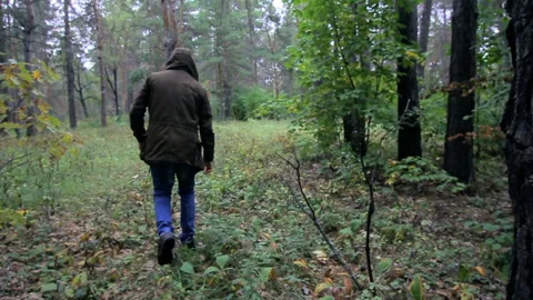 The guy is lost in the woods Video stock 93567448