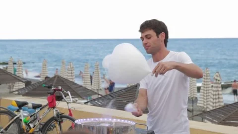 The guy making cotton candy and dancing Stock Footage 73118688