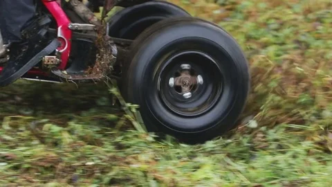 The guy with the mask on her face riding her ATV Stockbeeldmateriaal 82574870