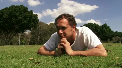 Guy meditating at the park 스톡 동영상 20510225
