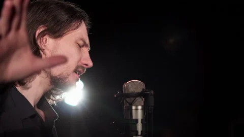Guy microphone in the dark Video stock 154395747