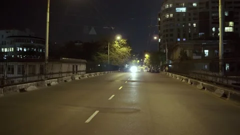 Guy on motorcycle making stunt riding in the city standing on seat in the night Видео 146780977