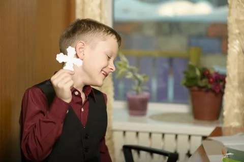 The guy at the office uses computer technology Stock-Fotos