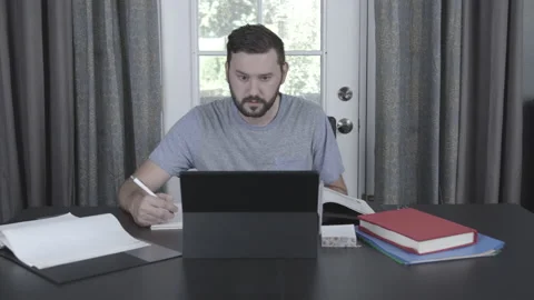 Guy in online class - Wide Slider Stockbeeldmateriaal 138901012