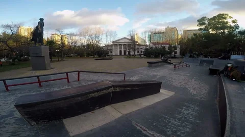 Guy performs a trick in jump on a skateboard 库存影片 93728127