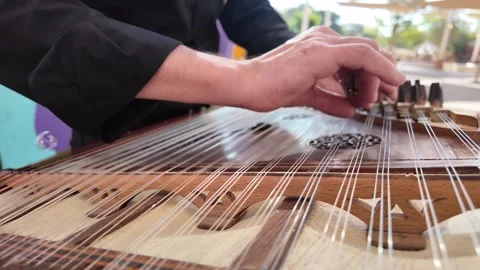 Guy playing on the qanun instrument Middle Eastern music Vídeos de archivo 322664757