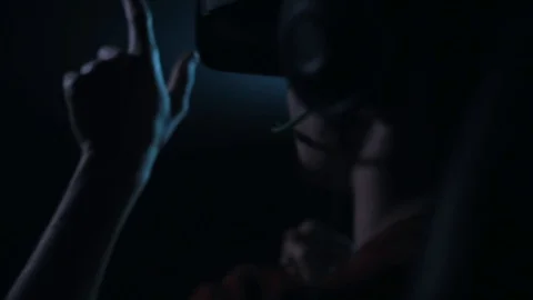 The guy is playing VR game Vidéo 112151466