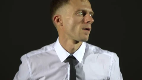 Guy plays the drums Видео 119314751