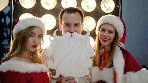 The guy presses the button on the photobox. Video stock 86574114