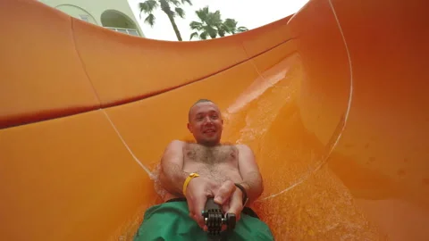The Guy Pulls Himself Off The Slide Into The Water Vídeo Stock 91592965