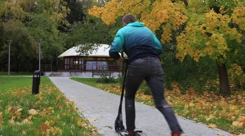 Guy riding on a scooter 스톡 동영상 42183449