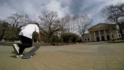 Guy riding on a skateboard and performs a trick 库存影片 93822150
