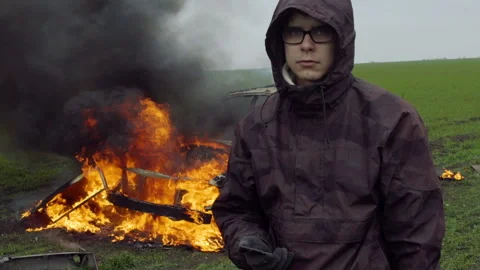 The guy set fire to the car, protest, opposition to power, revenge Stock Footage 95188027