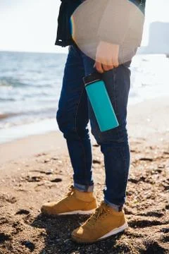 Guy standing on the beach and looking at the sea Stock-Fotos
