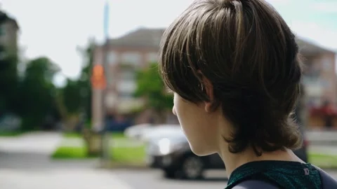 The guy is standing at the traffic light and waiting for the green light Vidéo 201968810