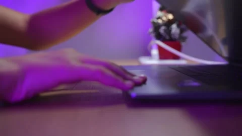 The guy at the table opens his laptop and starts his work. Video stock 160947797