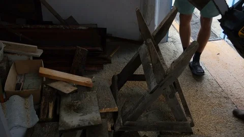 Guy throws the board on the floor and puts a new one on the holder Video stock 80195619