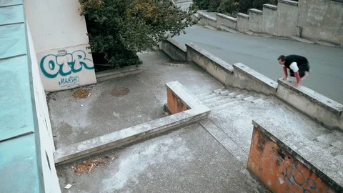 The guy is training parkour. Jumps on the railing on a cold autumn day. Does a Video stock 120241063
