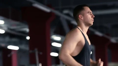 Guy on the treadmill Stockbeeldmateriaal 76459603