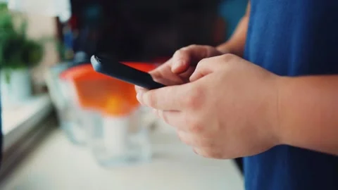 Guy typing on his smartphone 스톡 동영상 163375976