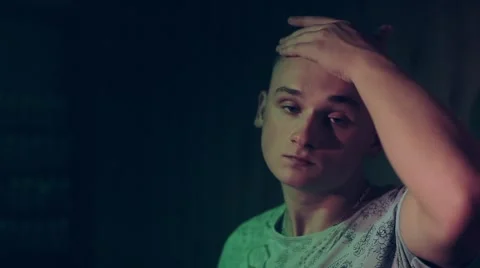 Guy vaper cloudchaser Video stock 68530162