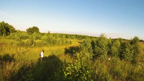 A guy in a virtual reality helmet shoots a video from a drone FPV in nature. Stock Footage 156727546