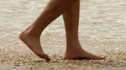 Guy walking on the beach Stock-Footage 20507256