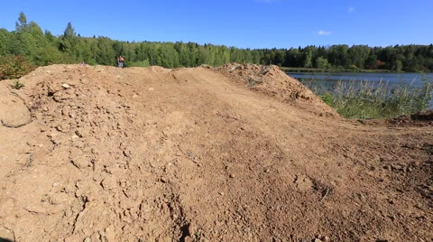 The guy walking on rough terrain Vidéo 41769059