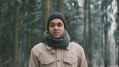 Guy winter forest 스톡 동영상 128917592