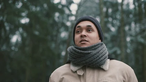 Guy winter forest2 스톡 동영상 128917678