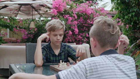 Guys are playing the chess Video stock 157822577