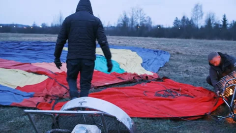 Guys prepare the balloon for flight Video stock 155614371