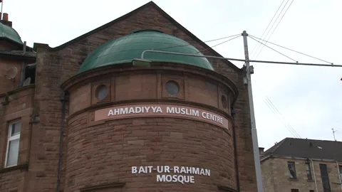 GVs and comments at the funeral of murdered shopkeeper Asad Shah Video stock 149132176
