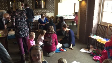 GVs of junior doctors giving free life saving classes in a pub Video stock 149132380