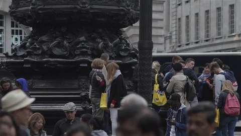 GVs Piccadilly Circus with Tourists Stock Footage 93206782