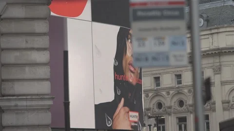 GVs Piccadilly Circus with Tourists Stock Footage 93206822
